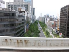 大阪の高速から見た御堂筋です。