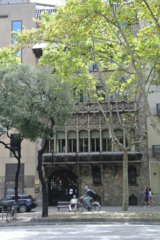 Palau del baro d quadrasu<br /><br />ディアゴナール通りに面しています。<br /><br />