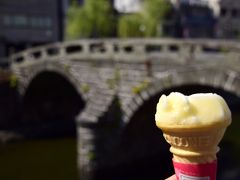 眼鏡橋と一緒に外せないのがこのチリンチリンアイス
このあっさりとした甘味は、さっきまで坂道をえっちらおっちらと登り降りしてきた疲労を和らげるには十分過ぎる美味しさでありましたねｗ