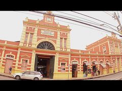 「アドウフォ・リスボス市場～Mercado Munincipal Adolpho Lisboa～」

塗り替えたばかりなのか？...すっごく綺麗....が、アマゾンに合わない....