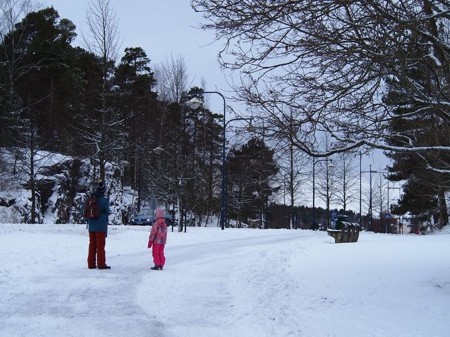 ナーンタリの市街地に続く道。<br />3日めになると、さすがに自信をもって歩けます。