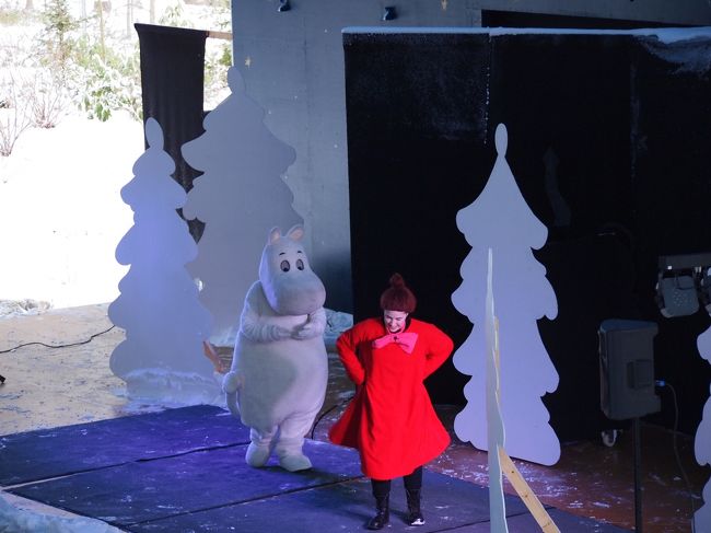 到着したら、エンマ劇場で11：30の回の劇をしているのが見えました。<br /><br />The mystery of the lady of the Cold ですって。「冬姫の謎」という感じ？