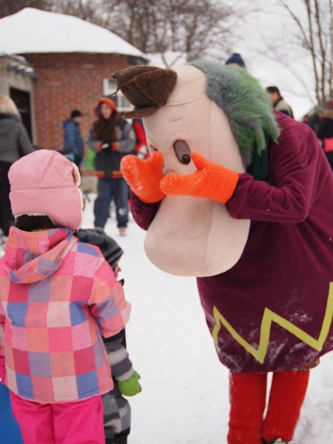 子ども達を写真に写してくれたりします（笑）。