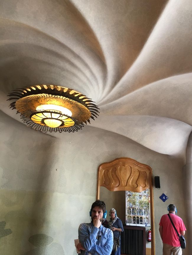 天井まで凝ってる。