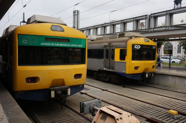 旅行3日目は生憎の曇り空。リスボンは今日しかないから早速観光スタート。昨日の夜に買っておいたリスボンカードを使い、地下鉄とポルトガル国鉄を乗り継いで発見のモニュメントへ。