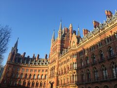 週末弾丸旅行でベルギーへ。

ロンドンからユーロスターに乗ってベルギーへ向かいます。

ユーロスターのロンドンの発着駅はセントパンクラス駅。
セントパンクラス駅は宮殿のような見た目で、ハリーポッターの映画の撮影にも使われたそう。