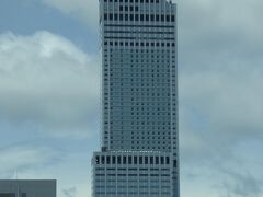 ５４階建です・・・

ランチは５３階にある中華料理店「星龍」で頂きます。

http://www.s-gth.jp/