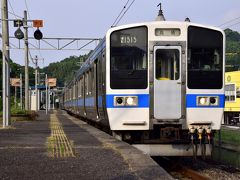 長崎本線のローカル列車は肥前大浦駅に到着
この駅で下車します