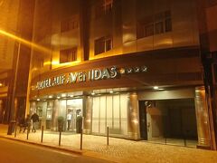 ホテルは中心街から少し離れたアリフ・アベニーダス．空港直通の地下鉄の駅そばで利便性抜群でした．