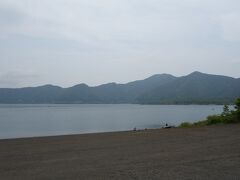 本栖湖に着いた。

千円札の富士山展望台にも行ってみたかったけど、
この日は富士山が見えないからあきらめることにした。
