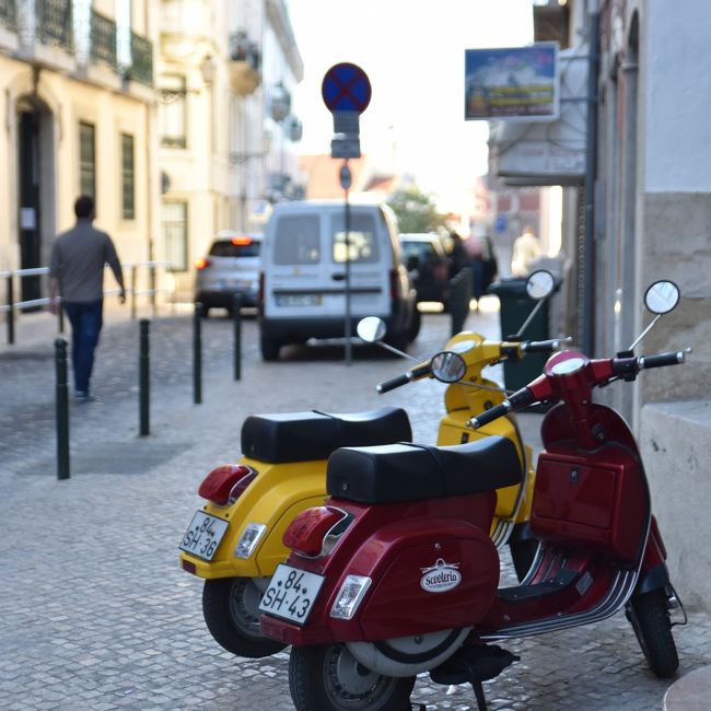 時刻は7時すぎ。<br />こちらではカフェを「Pastelaria パステラリア」と言い、美味しい朝ごはんを頂けそうな所を探しながら歩きます。