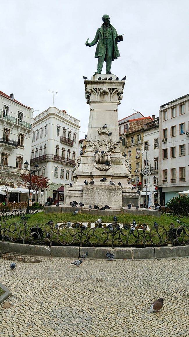 コインブラ5<br /><br />旧市街入口にあるホルタジェン広場