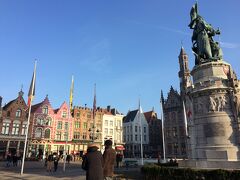 街の中心部にあるマルクト広場はこじんまりした美しい広場でした。
私はブリュッセルのグランプラスよりもこっちの方が好きかも。