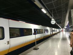 帰りも行きと同様ICでブリュッセル南駅まで戻りました。
ちなみに、ICは行きも帰りも15分程度遅れてました。
当日にユーロスターに乗る方、時間に制約がある方はギリギリの時間にならないよう余裕をもって行動した方がいいかも。
 
そうして行きと同じく、ブリュッセル南駅からユーロスターに乗ってロンドンに帰りました。

今回の旅は１泊２日弾丸の旅、特に観光するわけでもなくブラブラ街歩きがメインの旅となりましたがこういう都市滞在型の旅も楽しいものですね