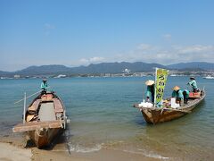 潮が満ちているときはろかい船が出る。
御笠浜から出港し、約20分のツアー。