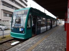 宮島口駅から路面電車に乗る。
低床のグリーンムーバー。どこの路面電車もこのタイプが増えてきた。