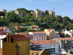 『サン・ジョルジェ城』の城壁と街並みが一望できる『グラサ展望台』。