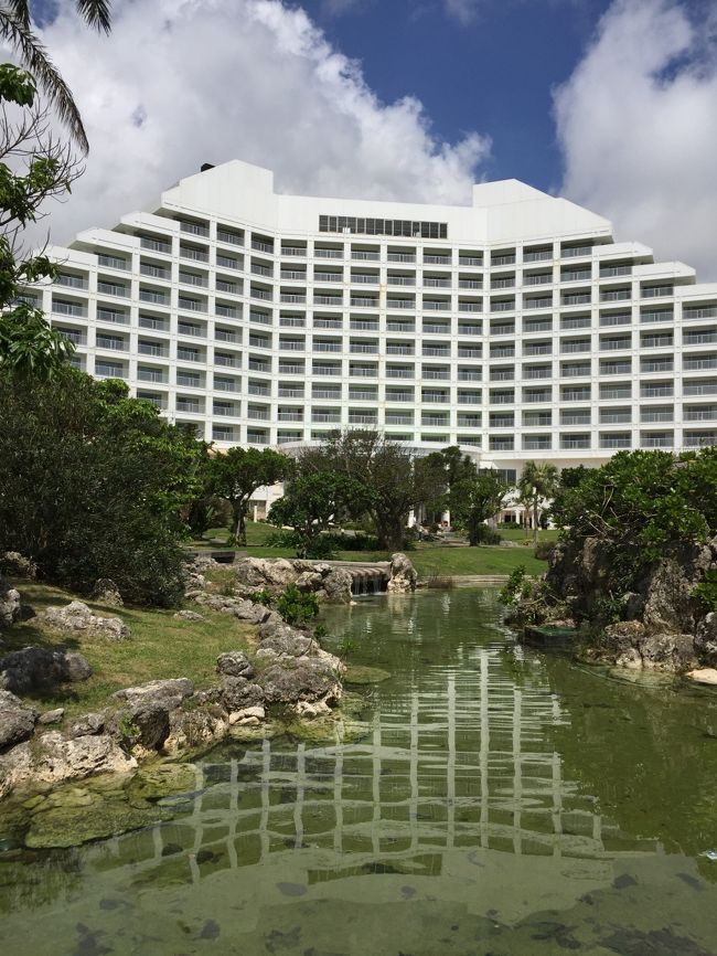 ●　9時40分　ホテルに到着<br /><br />チェックインまではまだ時間があるので、<br />荷物を預けて、まずはぐるっとホテル内を1周<br /><br /><br />3時起きだったので、少々疲れと小腹がすきました<br />11時からエステの予約をしているので、軽食をとることに<br />