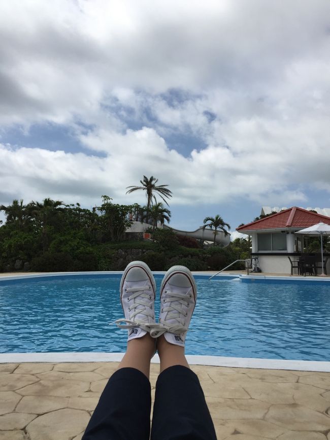 <br />人が少なくて貸切状態のプールサイド<br />お昼寝するにもってこい！<br /><br />この時期はまだ水は冷たいかも<br />でも入っている人もいました<br /><br />