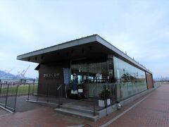 見学後はミュージアム近くのカフェで一休み。