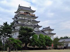福山城は白壁の美しい天守。

