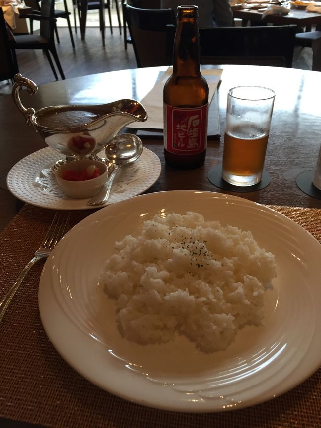 初めてのひとり旅で、緊張とワクワクが入交り<br />感情がだいぶ動きました<br /><br />今日は早めの夕食ととってゆっくり休むことに<br /><br />軽食で利用した『サンコーストカフェ』へ行き、<br />石垣牛のカレーと地ビールで一杯<br /><br />カレーもこくがあって美味しくて、<br />疲れた体にビールが沁みた～！<br /><br />