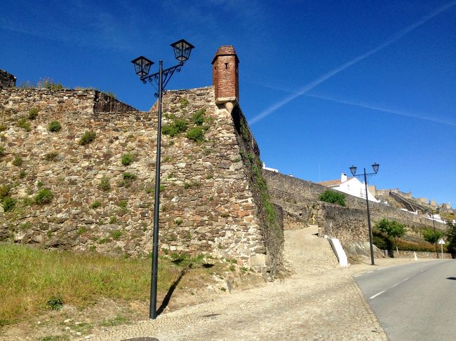 車を止めてマルヴォンの町中に。