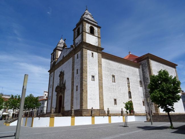 カステロ・デ・ヴィデ、大聖堂の前に車を止めて散策開始。