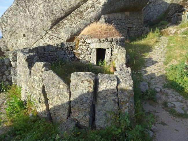 すごく古い家ではないかと思う．