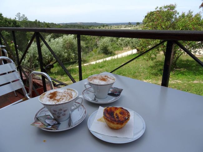 コニンブリガ遺跡のカフェで一休み．博物館にも立ち寄ろう．