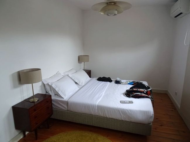 お安めの宿だが部屋はきれい．