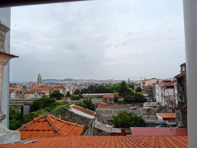 天気はいまひとつだが，荷物を置いたら出発．