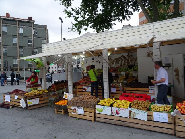 駅前にフルーツショップ．思わず．．．