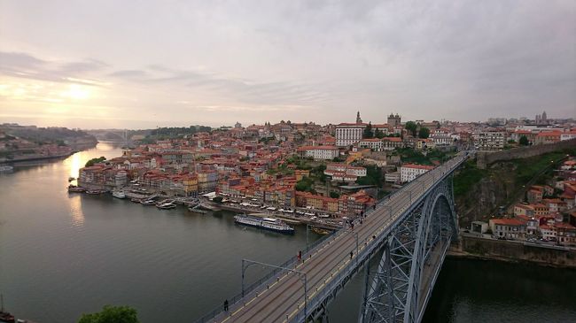 陽が少し射して，美しい．