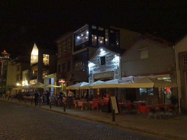 夕食はこんな雰囲気のところで．