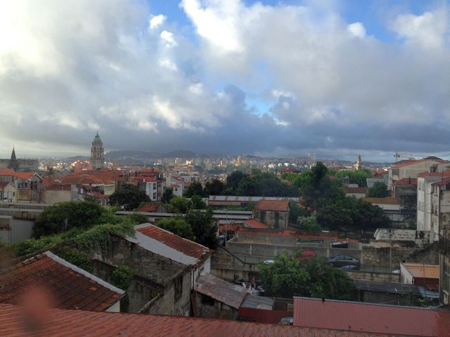 微妙な天気だが今日はポルトの街歩き．