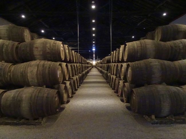 雨が続きそうなので，ワイナリーへ．なんの知識もなかったが音声ガイドもあり楽しくまわれる．