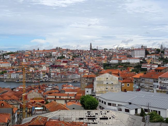 少し晴れ間も出てきたので市内散策．