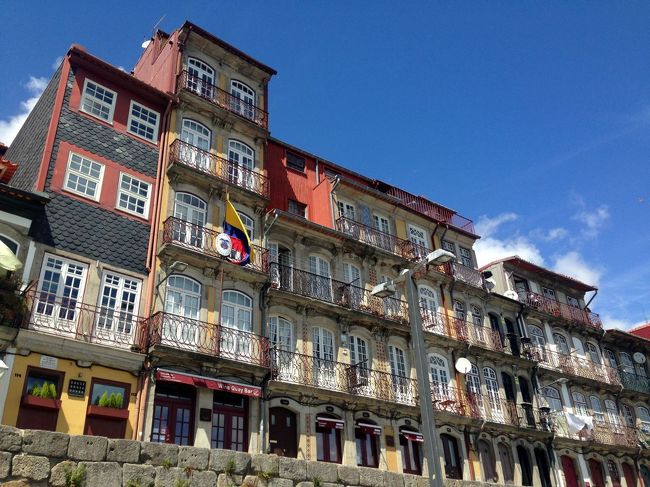 川沿いに到着．賑わっているな．