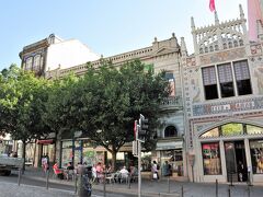 世界一美しい書店、リヴラリア・レロ
残念ながら開店前です。
1時間も時間潰せるかな・・・・