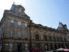 その斜め前がサン・ベント駅