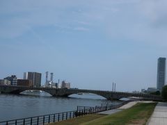 国の重要文化財の萬代橋です。昭和３９年の新潟地震にも持ちこたえた橋です。
