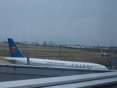 シャトルバスで新潟空港へ。中国からの飛行機も。国際線があるんですね。