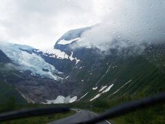 ボイヤ氷河(Boyabre Glacier)；ヨステルダール氷河の支流。