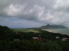 屋根付き展望台からの眺望

雲が多く風が強いので、イマイチです。