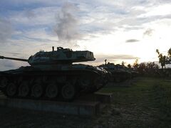 ここは金門屈指の夕日鑑賞スポットですが、『三角堡』という大きなトーチカもあります。
戦車も陳列。