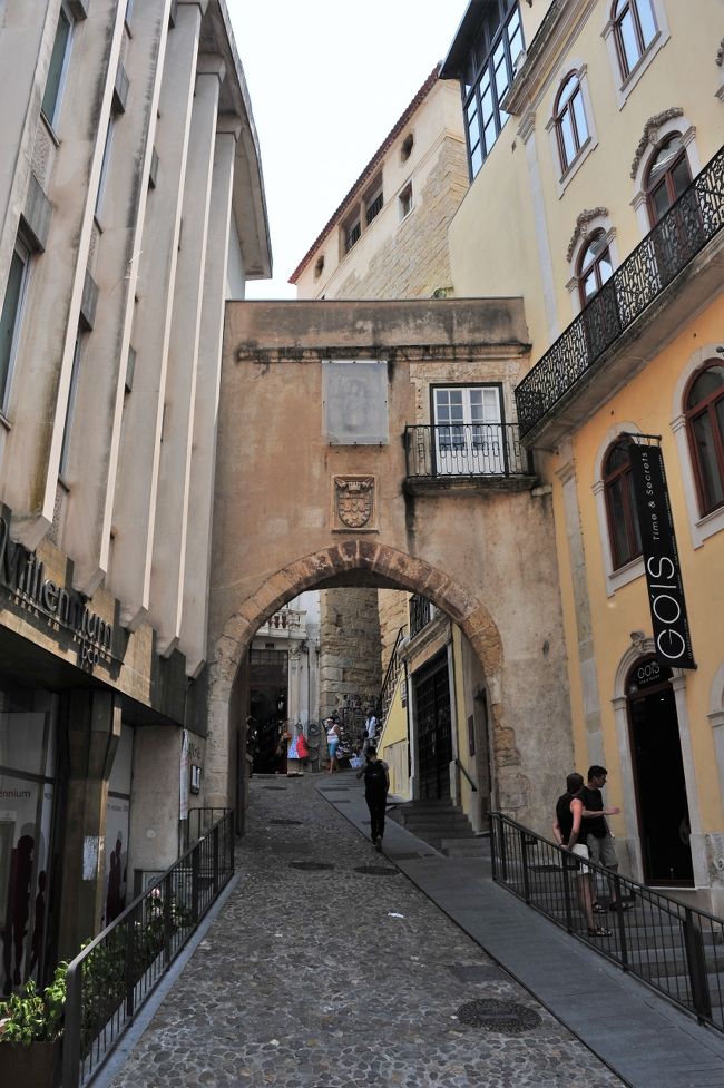 教会の横の道を進み・・・・