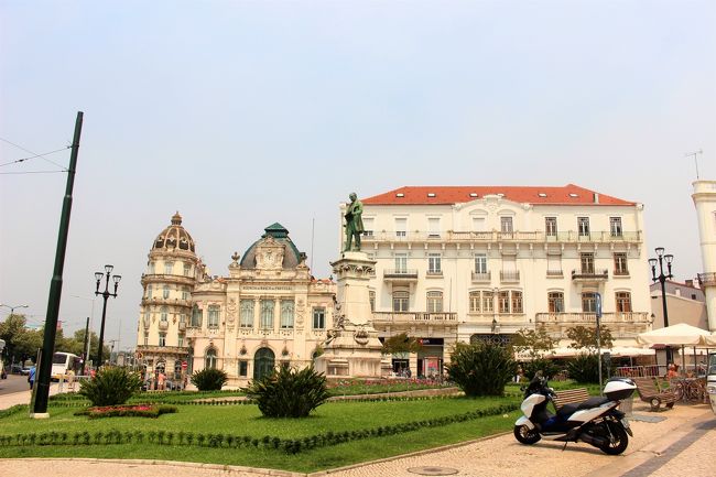コインブラの町の中心に来ました。<br />川の所にある駐車場に数台空きがあったので車を止めれたのに～と思いましたが<br />いいお散歩で川沿いを歩くのも良かったです。