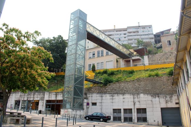 エレベーター乗り場に来ました。<br />切符を買う所？と思うオフィスは閉まってました。<br />今日、お休みなの？