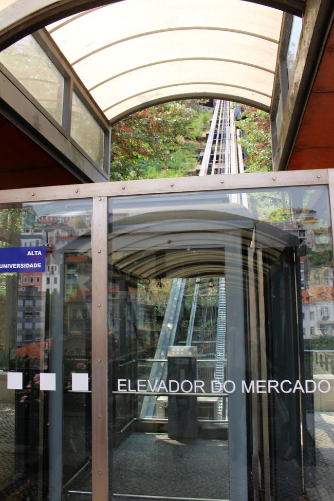 ケーブルに。<br />一人1.60ユーロの中にケーブル代も入ってます。<br />おじさんが一緒に乗って操作してくれました。